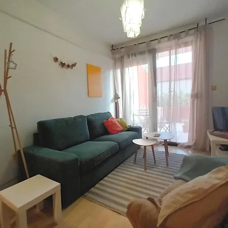 O - Private Entrance, Sunny Terrace דירה
